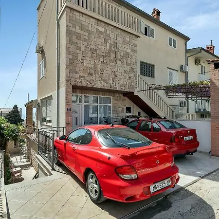 Mirjana & Ivo Апартаменты *