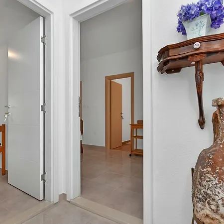 Mirjana & Ivo Апартаменты *