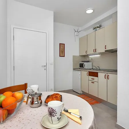 Апартаменты Mirjana & Ivo *