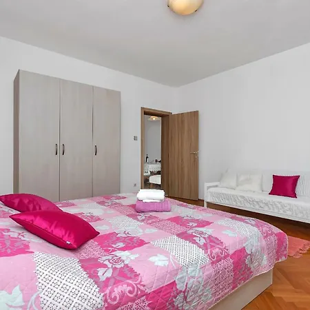 Apartman Mirjana & Ivo *